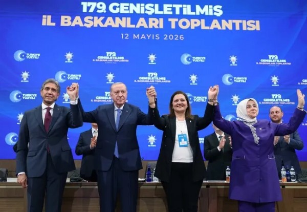 CHP'de Koltuk Kavgası AK Parti'de Hizmet Siyaseti Var! Burcu Köksal'dan Özel Ve Ekibine Sert Sözler